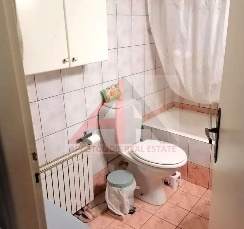 835