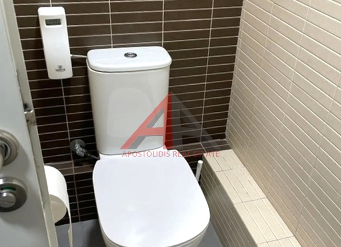 1085