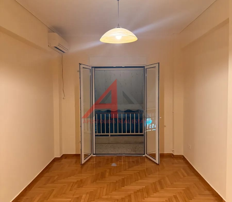 900